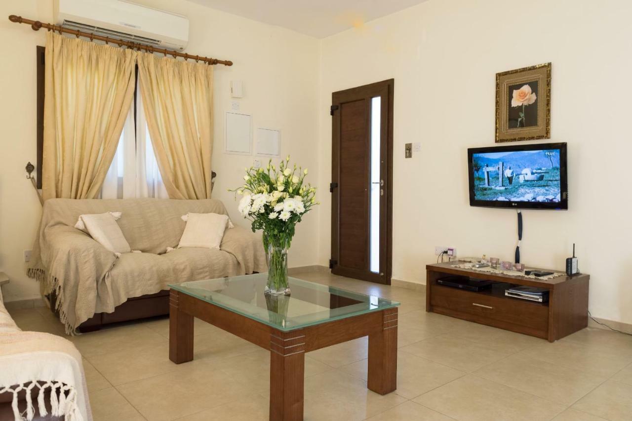 Villa Tsikkos Tria Polis Exterior foto